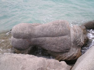 Halkidiki Narancspart, a sziklába vájt nő